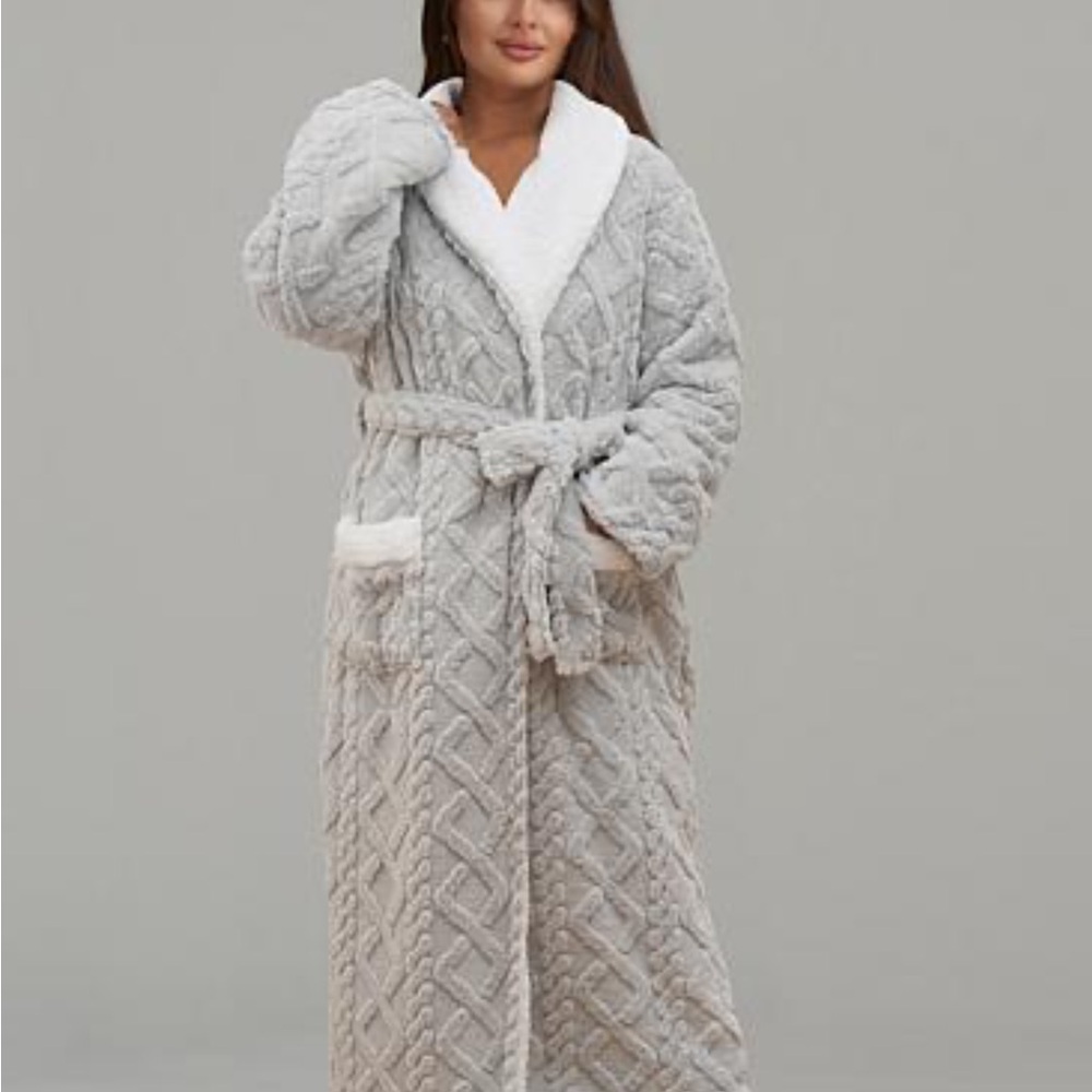 Cozy Cable-Knit Long Robe with Sherpa Collar - Light Gray